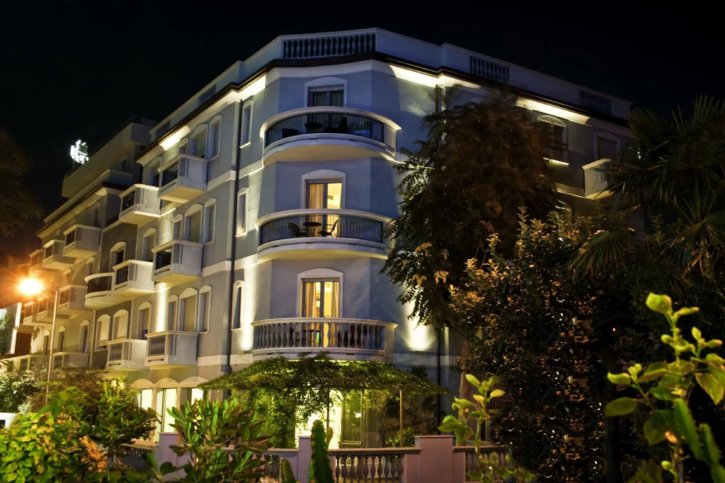 Отель Sovrana Hotel & SPA