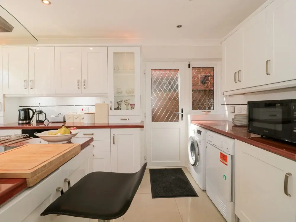 1 Charlotte Close