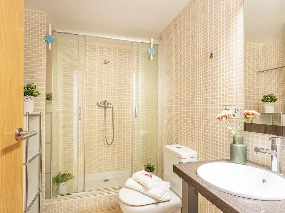 Apartment With 3 Bedrooms, sea Views and Pool