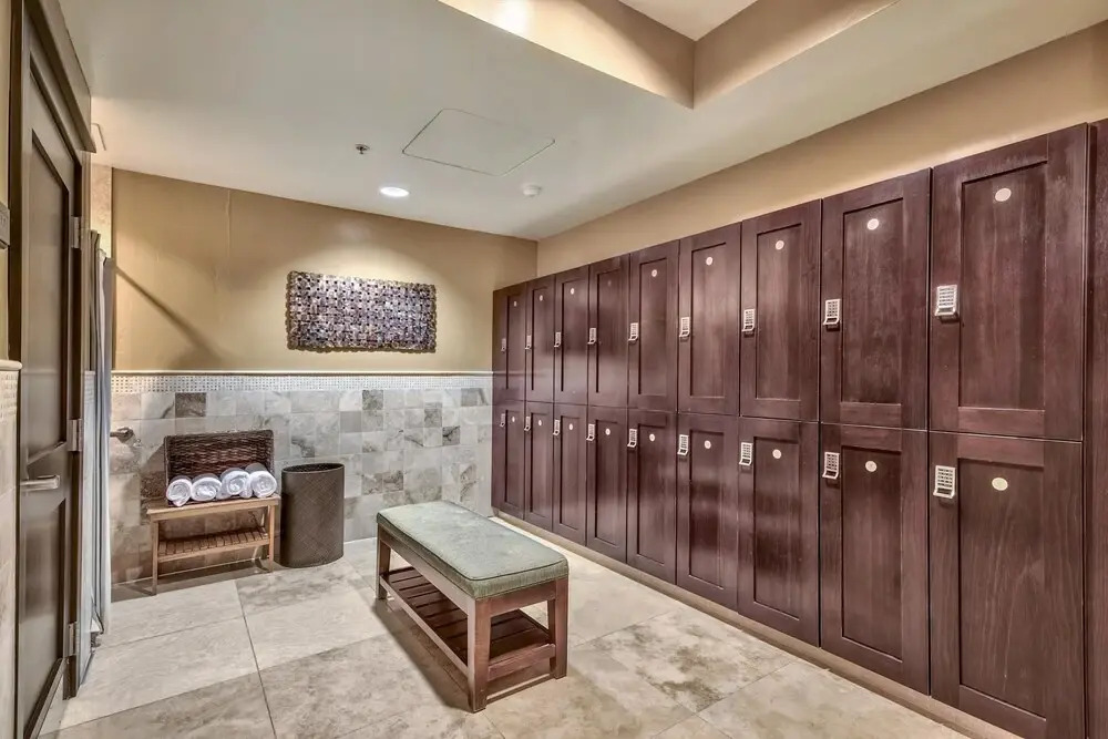 2 Bedoom  With Amazing Balcony Views 2 Bedroom Condo by RedAwning