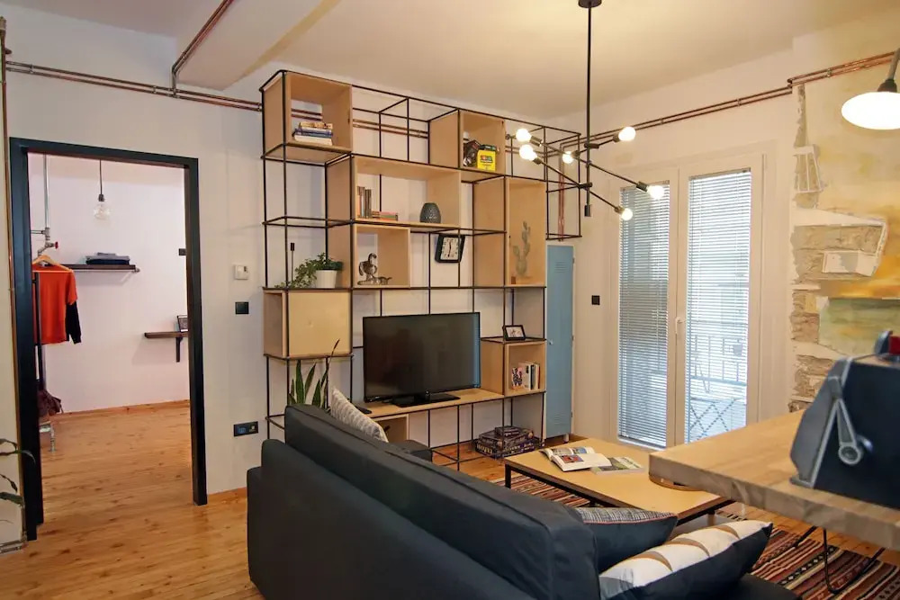 Kostas' Downtown Industrial Loft