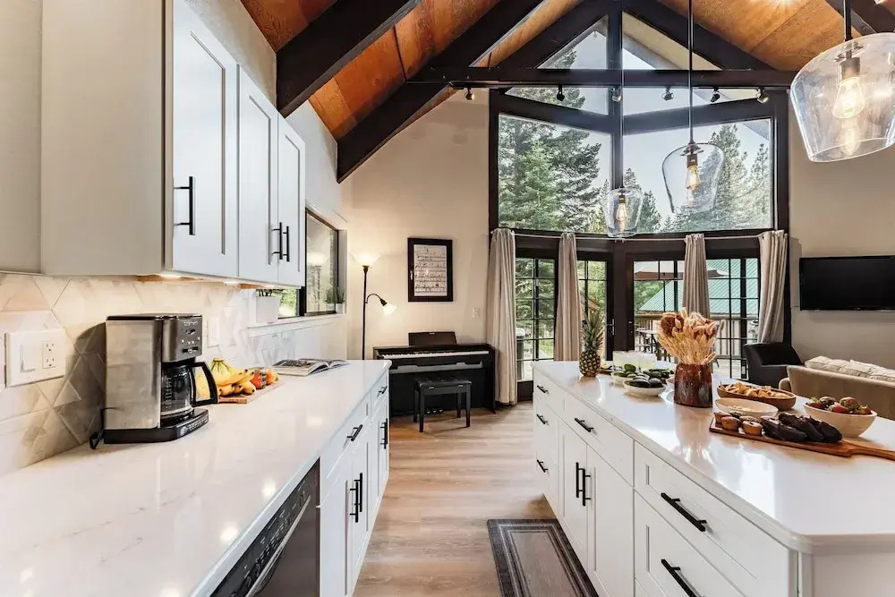 Emerald by Avantstay - Tahoe Donner Mountain Retreat w Large Patio