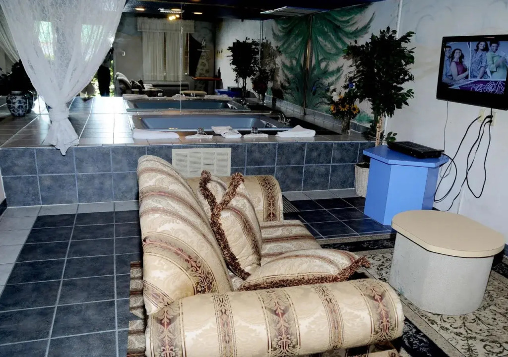 Economy Inn & Suites