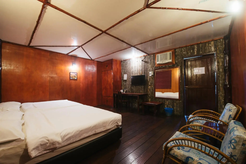 Dragon Inn Floating Resort