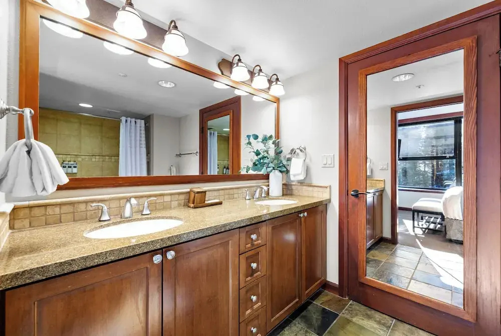 Pool, Hot Tub & Golf: Everline Resort Corner Suite