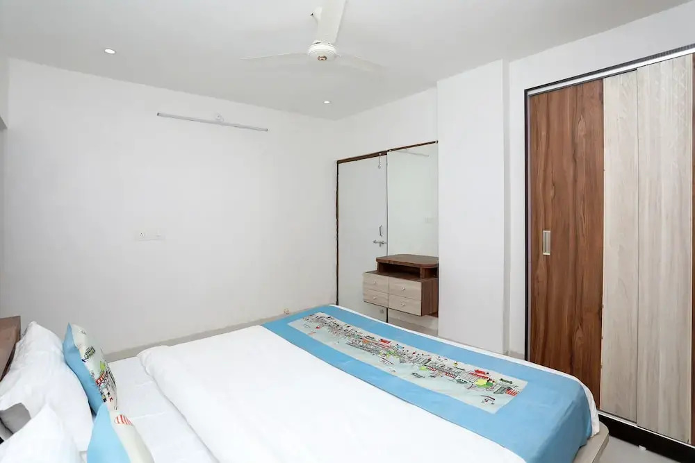 OYO 10066 Home Modern 3BHK Gulab Bagh