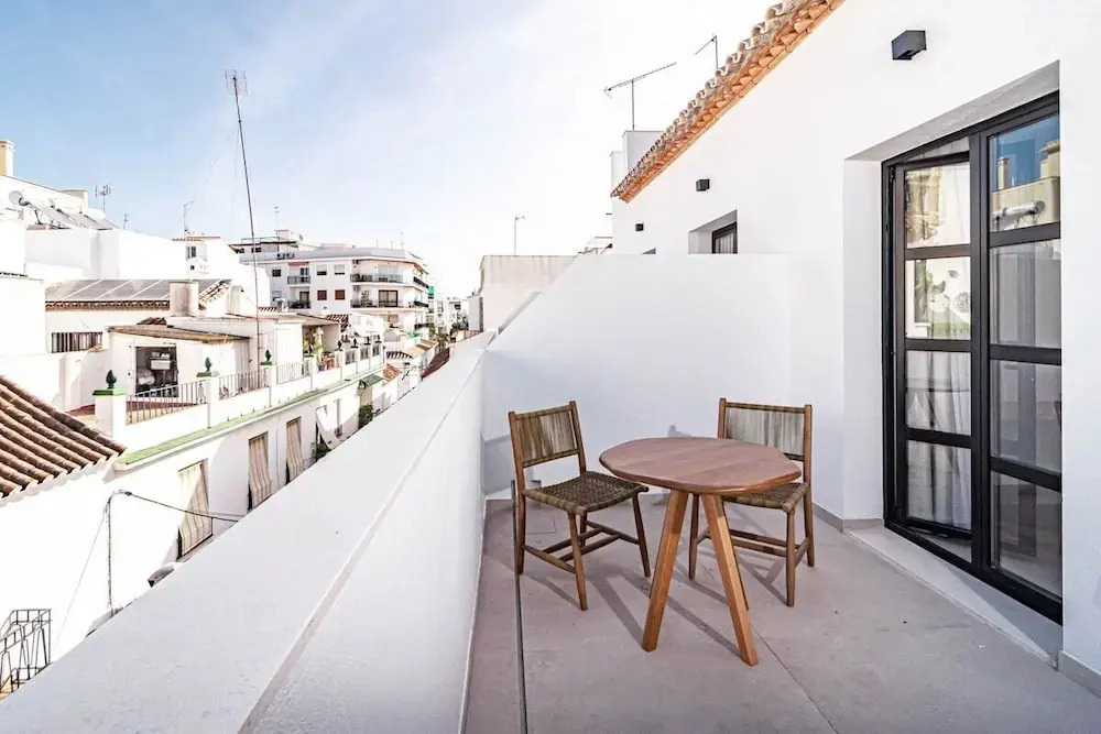 A8- Seaclub Suites by Roomservices
