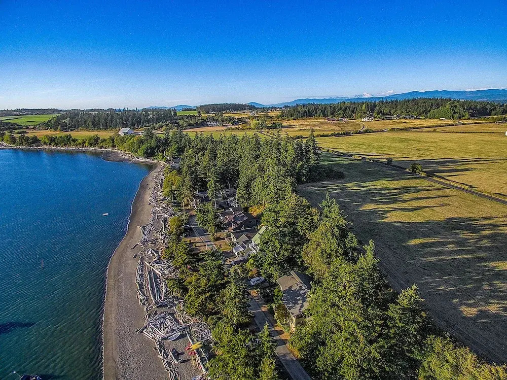 Beach and Blvd Bungalow on Sundin Beach by RedAwning