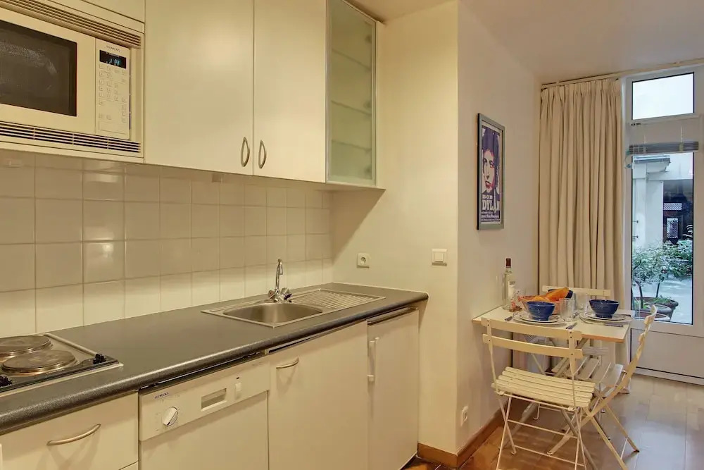 S09278 - Studio with patio for 3 people, Grand Boulevards