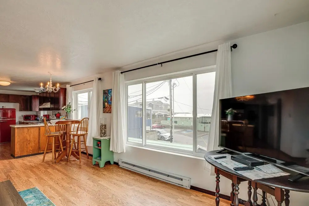 Quaint Rockaway Beach Gem: Walk to Shore!