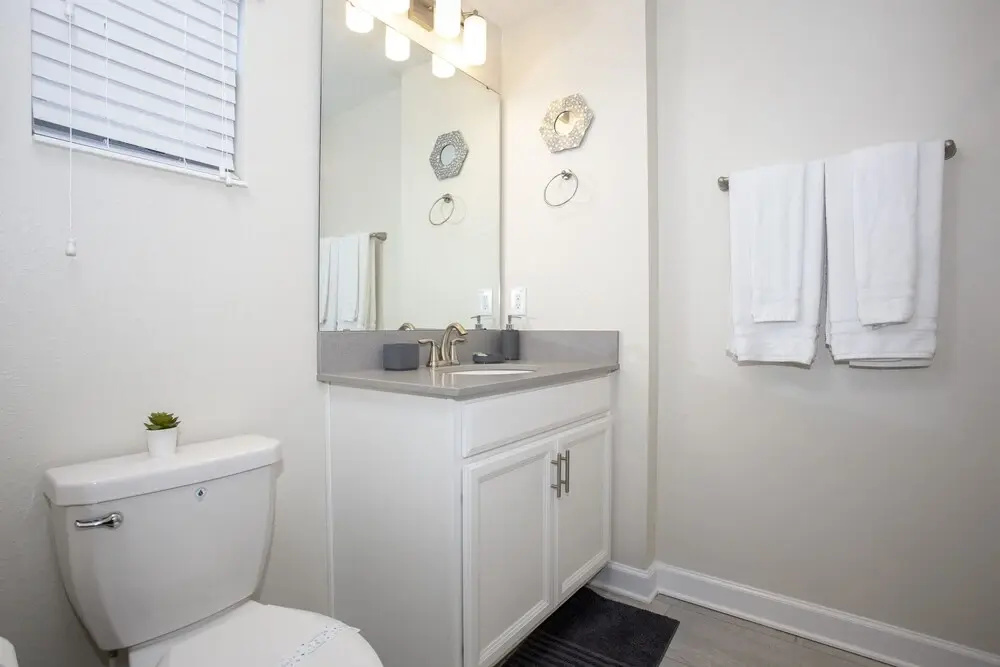 Stunning 5 Bd Home w Pool Close to Disney 4822