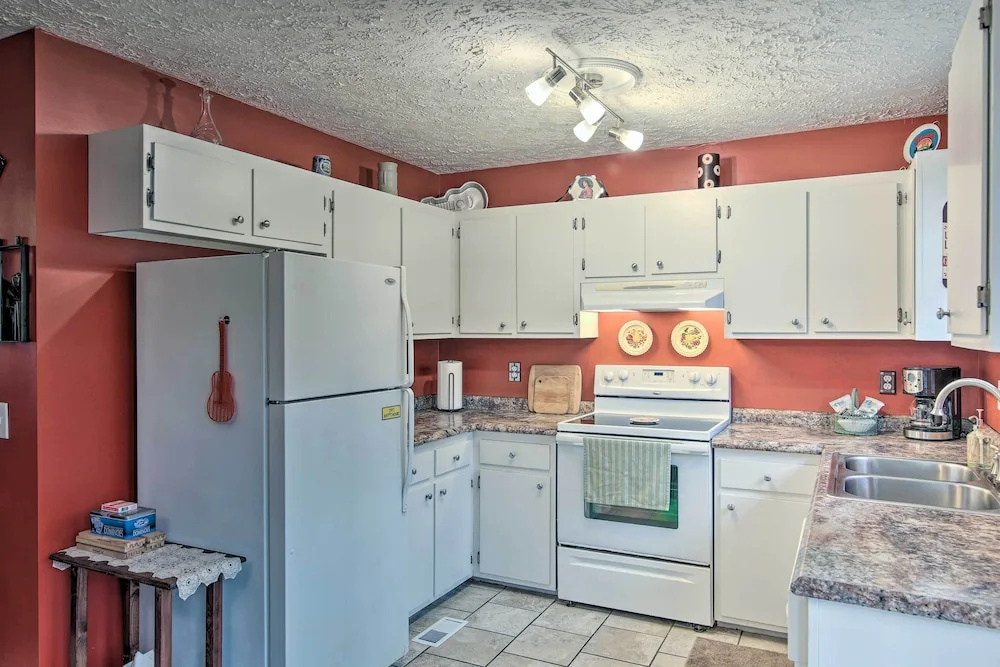 Lively East Nashville Pad: Walk to Bars & Eateries