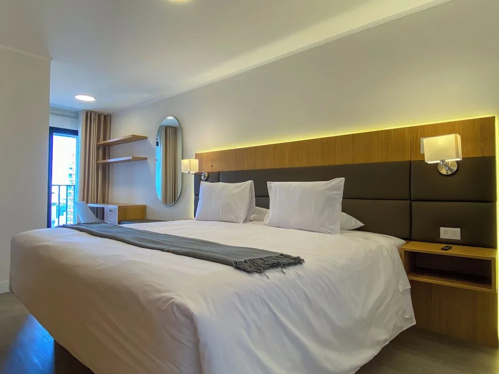 Upper Modern Stay by Wynwood House
