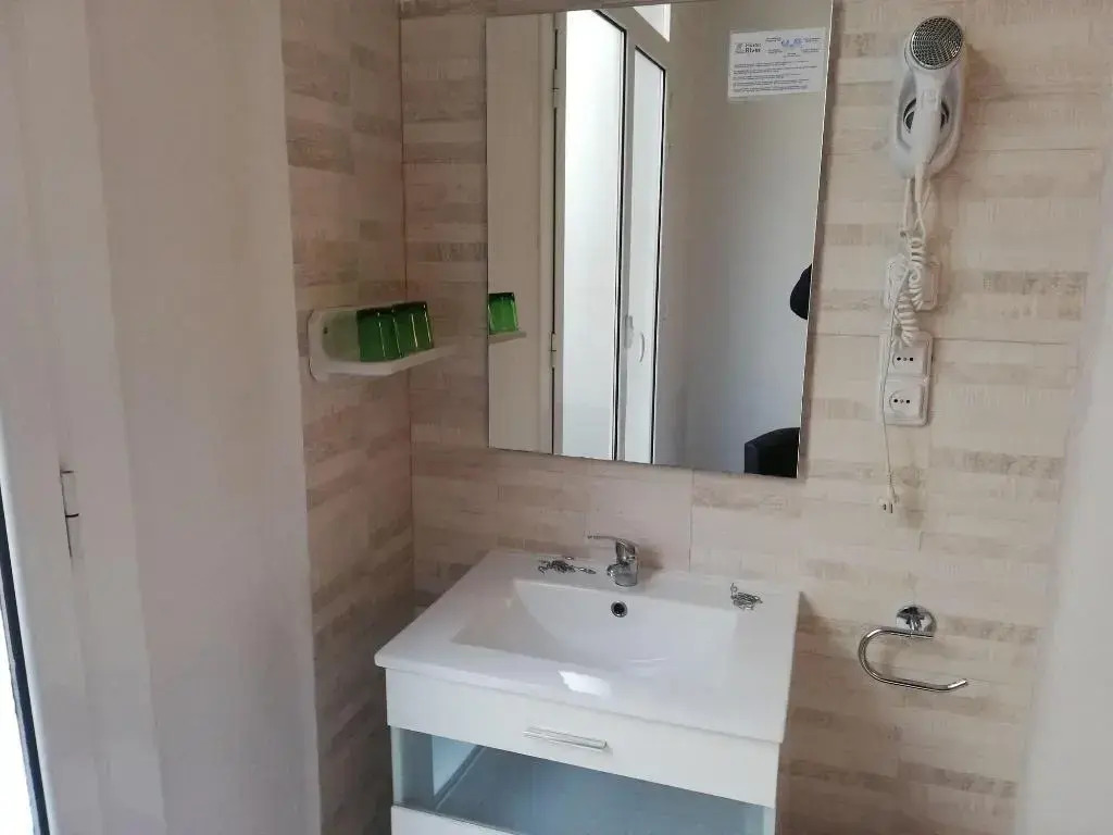 Hostal River
