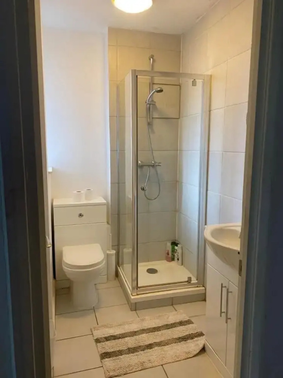 4 Bed Flat - Sleeps 10 - Pets - Parking