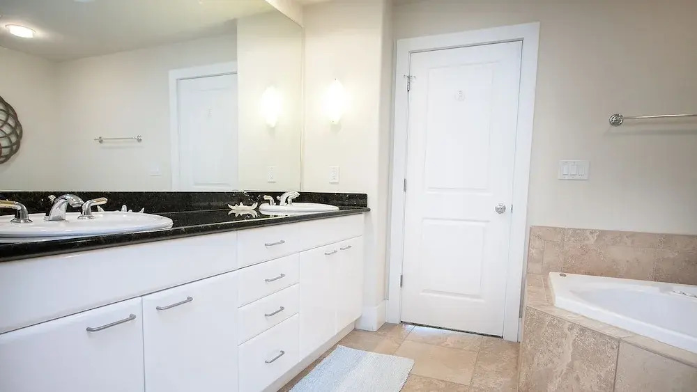 Modern Two Bedroom Facing Ono Island - Unit Crd0208