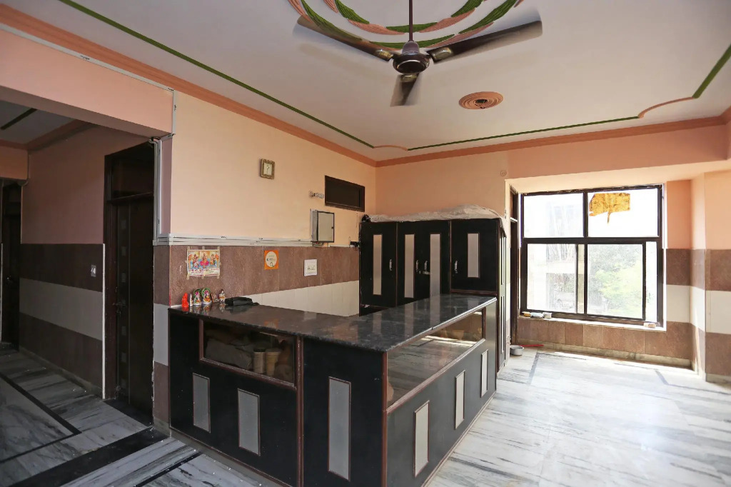OYO 35450 Bombay Central Hotel