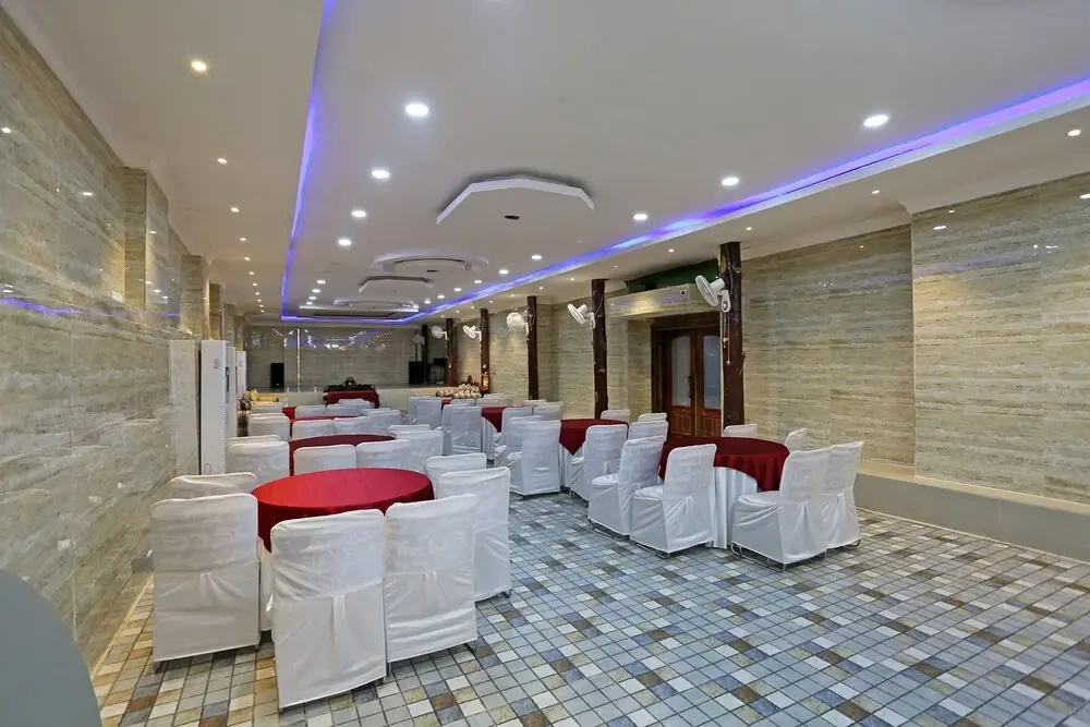 OYO 9855 Hotel Royal Suites
