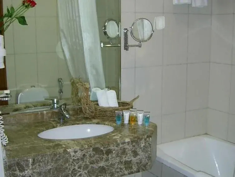 Golden Crown Hotel Apartment