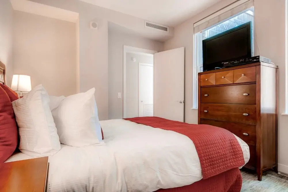 Global Luxury Suites University Circle