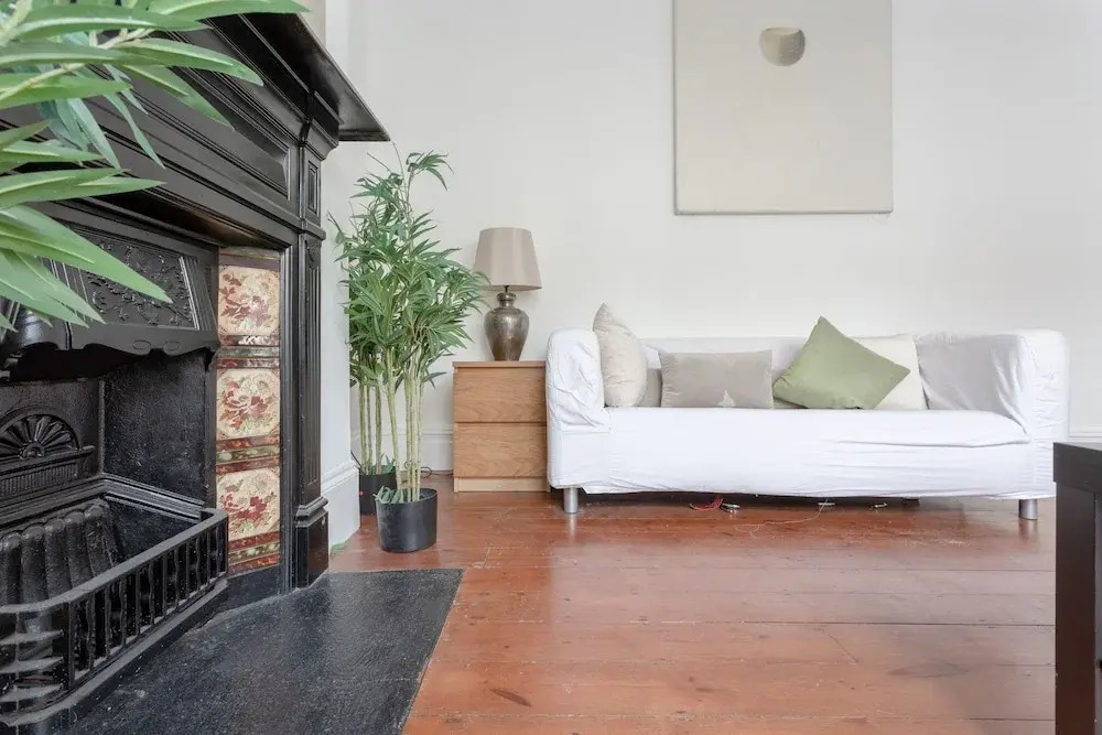 Spacious 4 Bedroom House Close to Tooting Station