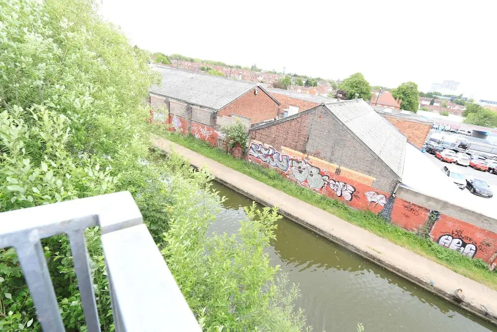 Ecohome on the canal