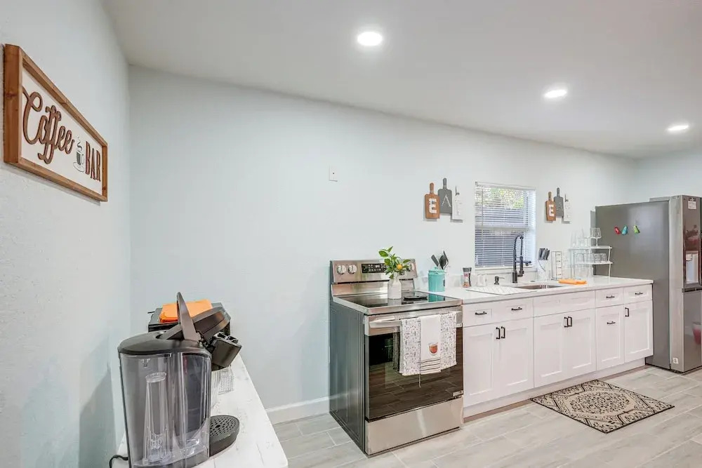 Vibrant Tampa Home: Perfect for Long Stays!