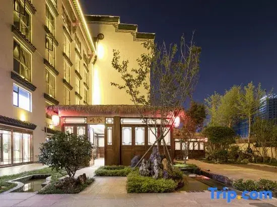 Ruijing Hotel (Wuhan Guiyuan Temple Zhongjiacun Subway Station Store)