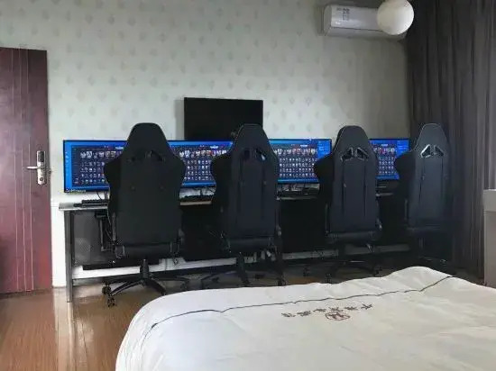 Linquan Qianxi Business Hotel