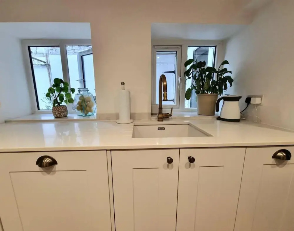 Spacious & Renovated 1-bed Garden Flat in London