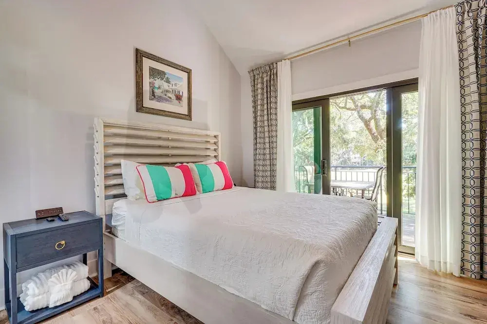 < 1 Mi To Seabrook Island Beach: Sunny Retreat!