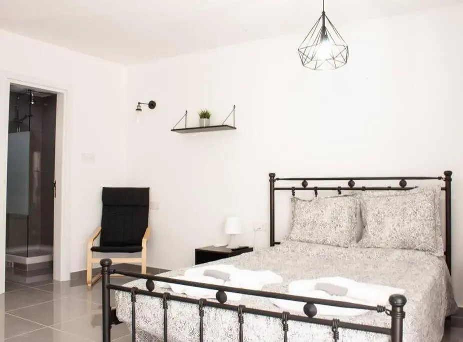 Spacious studio - short walk from Nissi beach!