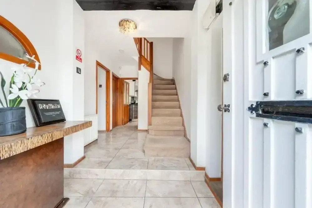 5-bed House - Sleeps 10 - Garden - Parking