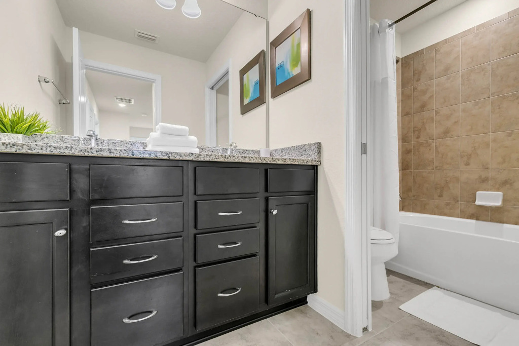 5 Bedrooms 4 Bathrooms Solterra 4643 Td