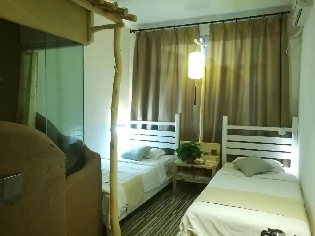 Right Here Hotel