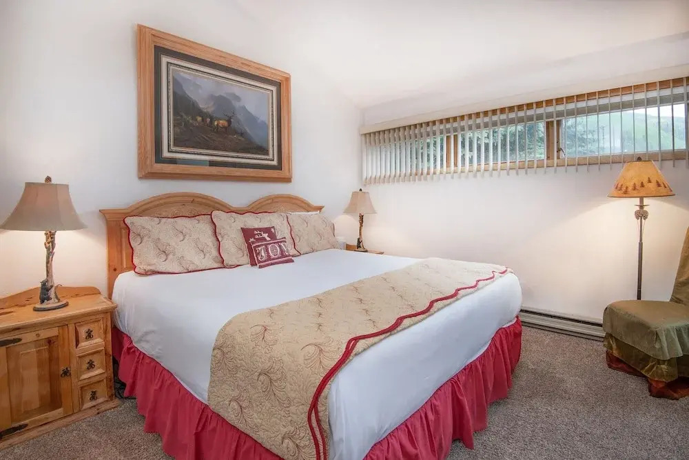 Snowfox #302 2 Bedroom Condo by RedAwning