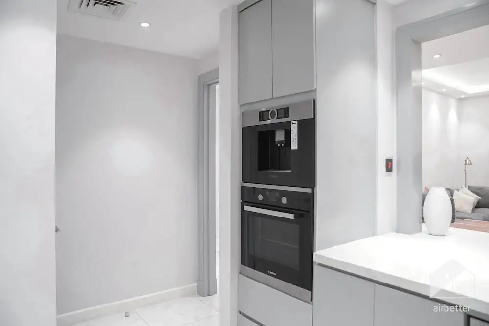 Luxurious Apartment With Iconic Burj View