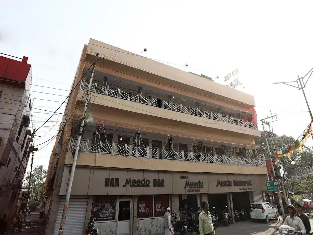 OYO 11937 Hotel Meedo