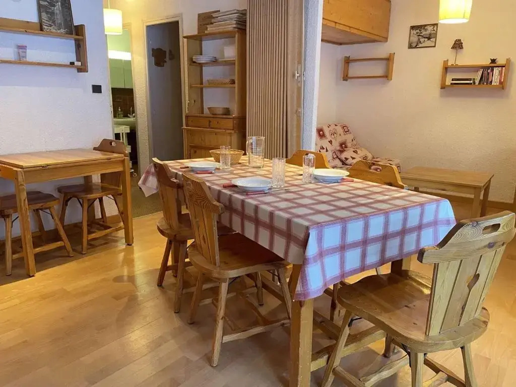 Studio cabine 8 pers, Sud, pied de piste, centre station, proche commerces et ESF - FR-1-330-40