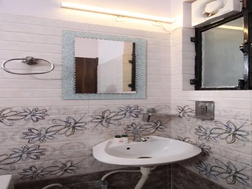 Oyo Flagship 33020 Kusum Vihar Jagat Pura