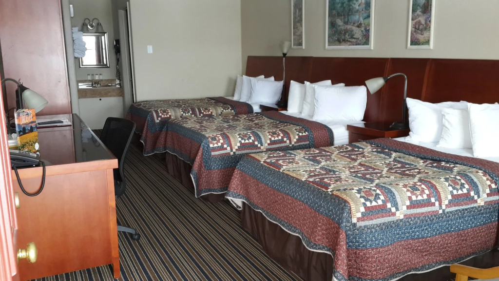 Harvest Drive Family Inn - Renovated Rooms