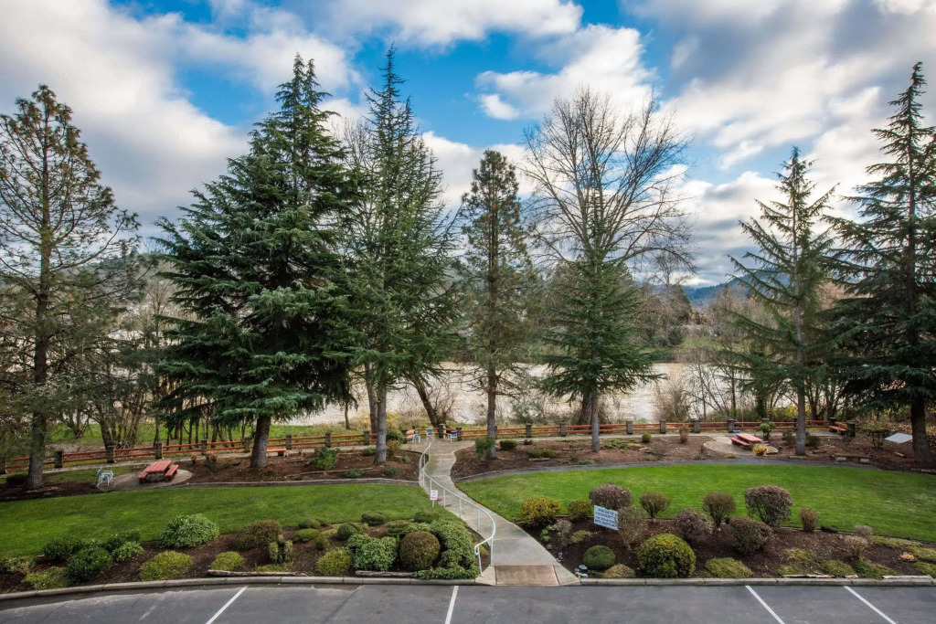 Riverfront Inn Roseburg