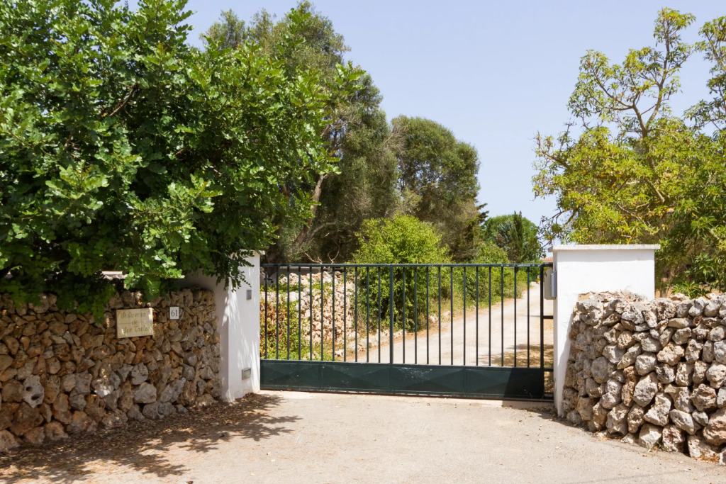 Villa Son Tretze by Villa Plus