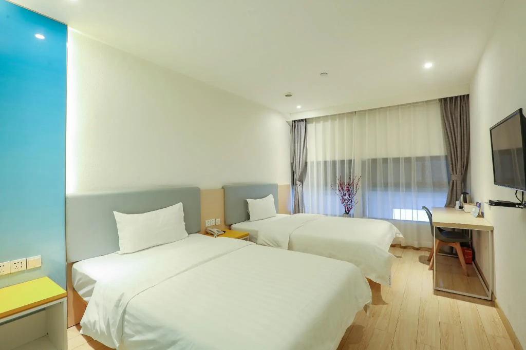 7 Days Inn (Chongqing Longtousi North Square of North Railway Station)