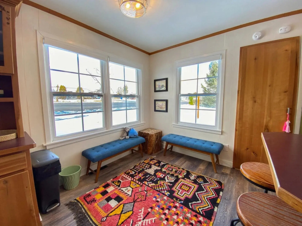 Colorful BIG Bear Home 5br 2ba-Epic Art!