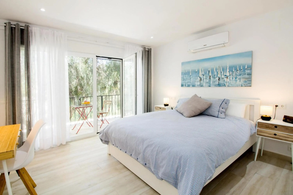 Perfectly located beachside apartment in Elviria Marbella