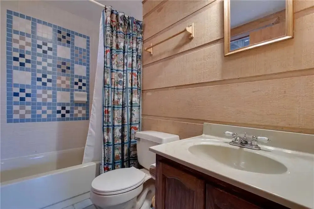 Honey Bee Cottage, 3 Bedroom, Pool Access, Grill, Fireplace, WiFi, Sleeps 8