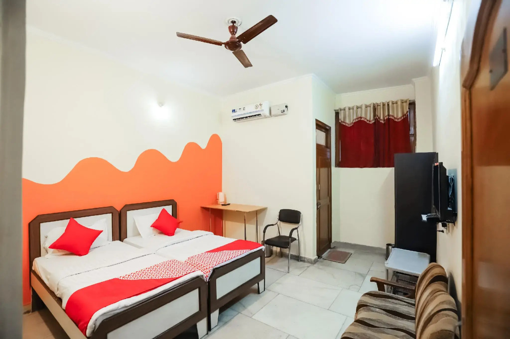 OYO 14562 Rishabh Guest house