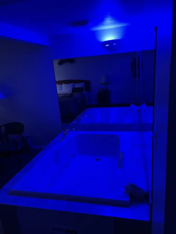VIBE INN - WHIRLPOOLS SUITES - Lyons