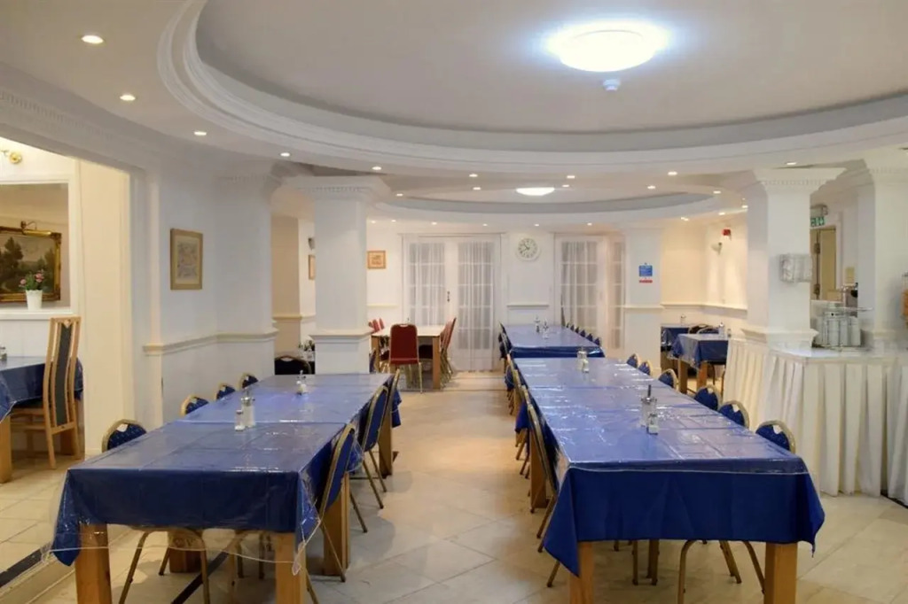 Pembridge Palace Hotel